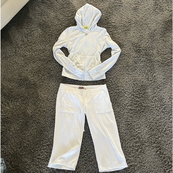 DO NOT BUY // tracksuits! - Picture 3 of 6